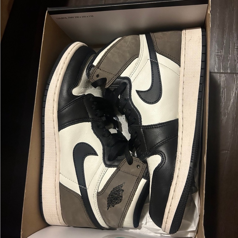 Jordan 1 Mochas
